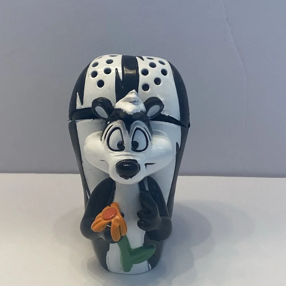 Pepe Le Pew Skunk Baking Soda Holder Figure Figurine 1997 by Giftco. - Picture 3 of 6